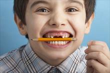 Trẻ thay răng: Xong hàm dưới, hàm trên vẫn biệt tăm!